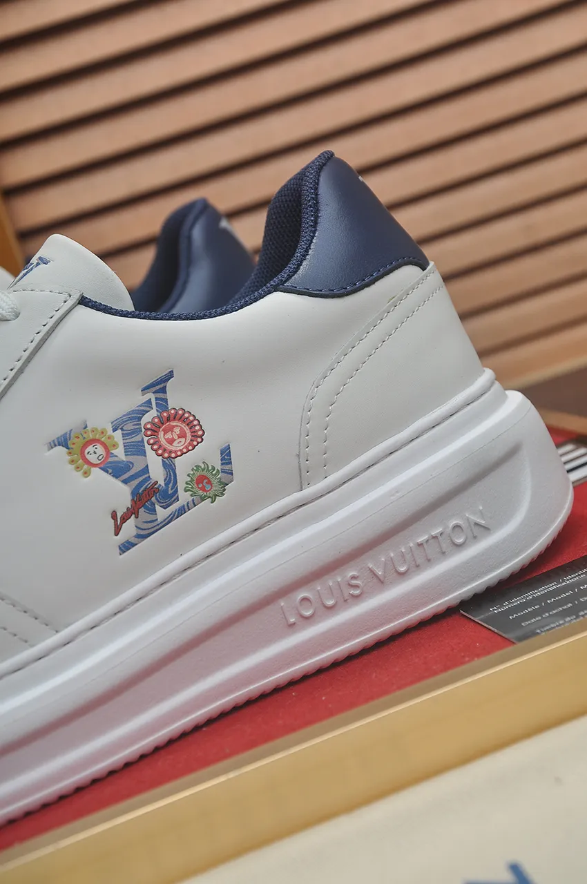 Men's men's shoes 💰640💶Original development, quality shipping, welcome to compare - LV sneaker series sports shoes introduce the loose silhouette of the ready-to-wear series into the spring and summer men's wear shows and make an eye-catching appearance. The cow leather upper is combined with rough fabric laces, and colorful beading highlights the brand's classic elements. LV letters mark the tongue and Monogram floral outsole. Mixed materials Made of top-grain cowhide, thick shoelace design, large Monogram print on the side, mesh lining and cotton feet, the comfort is as extreme as ever, premium heritage, quality first, worth owning! Size: Men’s 38-45 (45 is custom-made and cannot be returned or exchanged)